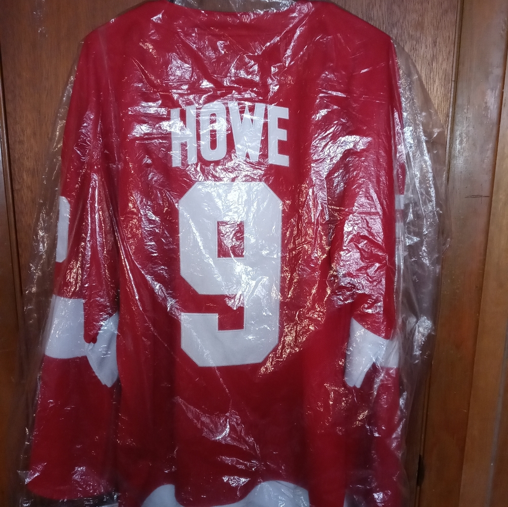 Free Shippin#9 Gordie Howe jersey size L.. you wear same design worn by the pro.